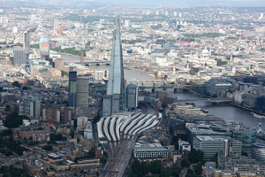  Kern der Thameslink-Initiative ist die Sanierung der London Bridge Station, des größten Bahnhofs im UK. Mit jährlich 56 Mio. Fahrgästen besitzt er das vierthöchste Fahrgastaufkommen des Landes.   