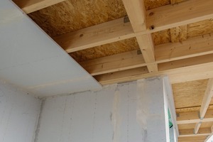  Die Decke zum 2. Dachgeschoss wird komplett in Holzbauweise ausgeführt.  