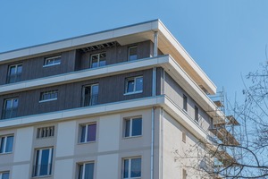  Um moderne Wohnungen anbieten zu können, stockte die Wohnungsgenossenschaft Johannstadt (WGJ) in Dresden vier Siedlungshäuser um zwei zusätzliche Etagen in Holzbauweise auf. Insgesamt entstehen 16 neue Wohnungen in Größen von 64 bis 106 Quadratmetern. 