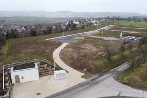  Im Dezember 2023 erfolgte die Abnahme der Anlage, die sich harmonisch in die Landschaft am oberen Ende des Michelbacher Baugebietes einfügt 