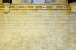  Rechts: Dank Arte Mundit erstrahlen die Wände der Westminster Hall in London heute inihrem ursprünglichen Farbton. 
