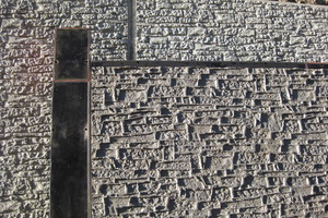  Mit der Strukturmatrize „Murus Romanus“ lässt sich das Erscheinungsbild einer gemauerten Natursteinwand hervorragend widerspiegeln 