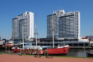 Bild 1: Das Columbus-Center in Bremerhaven an der Ostseite des Alten Hafens ist ein Wahrzeichen der Stadt; die drei Hochhaustürme enthalten 555 Wohnungen. 