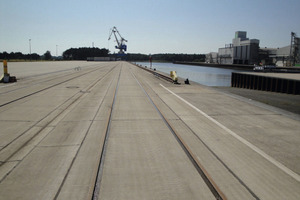  Schwedt/Oder: Für rund 30 Mio. Euro wurde ein Binnenhafen an der Hohensaaten-Friedrichsthaler-Wasserstraße errichtet und im Jahr 2001 in Betrieb genommen 