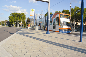  Die Rhein-Neckar-Verkehr GmbH setzt seit Jahren bei Neubauten im Rahmen des ÖPNV-Ausbaus in Mannheim auf das verschiebesichere Pflastersystem CombiStabil.  